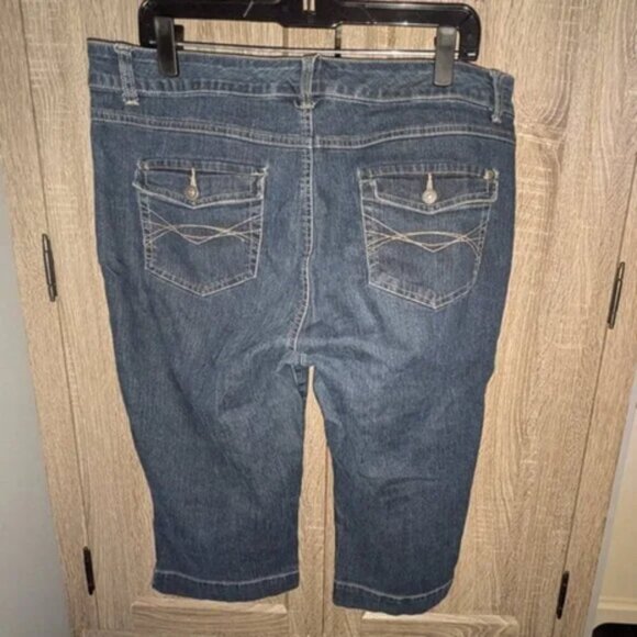 *3 FOR $9* Sonoma Life Style Dark Wash Rinse Crop Bermuda Knee Length Shorts - Picture 2 of 3